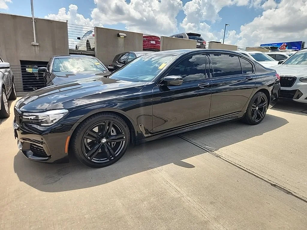 2019 BMW 7 Series 740i's photo