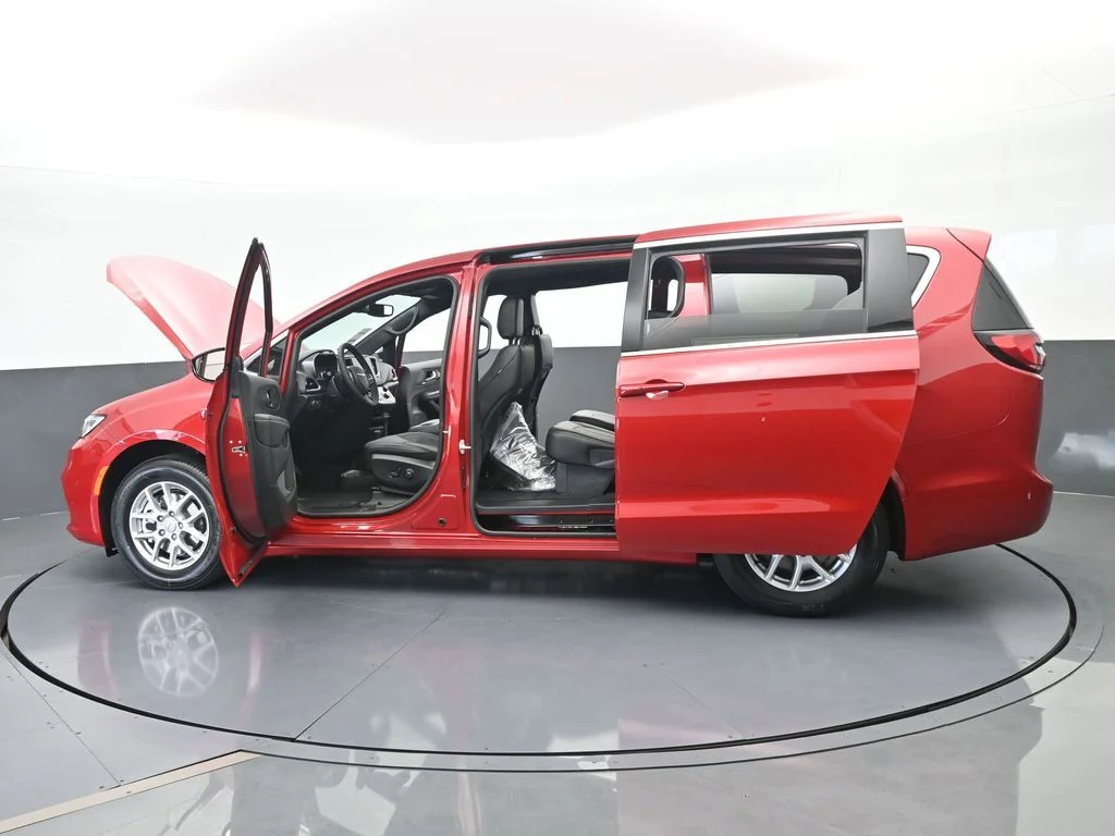 New 2026 Red Hot Pearl-Coat Exterior Paint Chrysler Select image 70