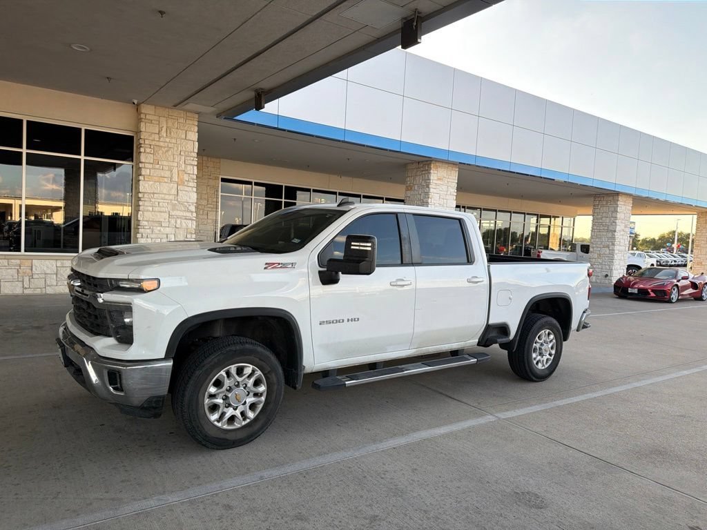Used 2024 Summit White Chevrolet LT image 5