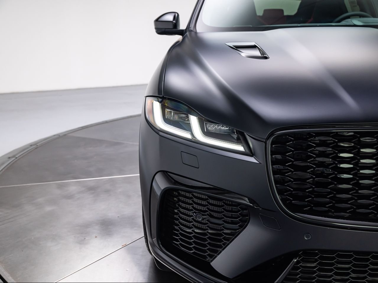 2026 Jaguar F-Pace SVR - Photo 11