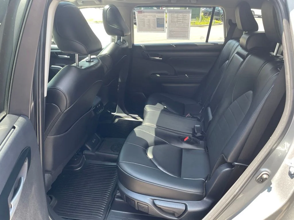 Used 2025 Silver Toyota XLE image 7