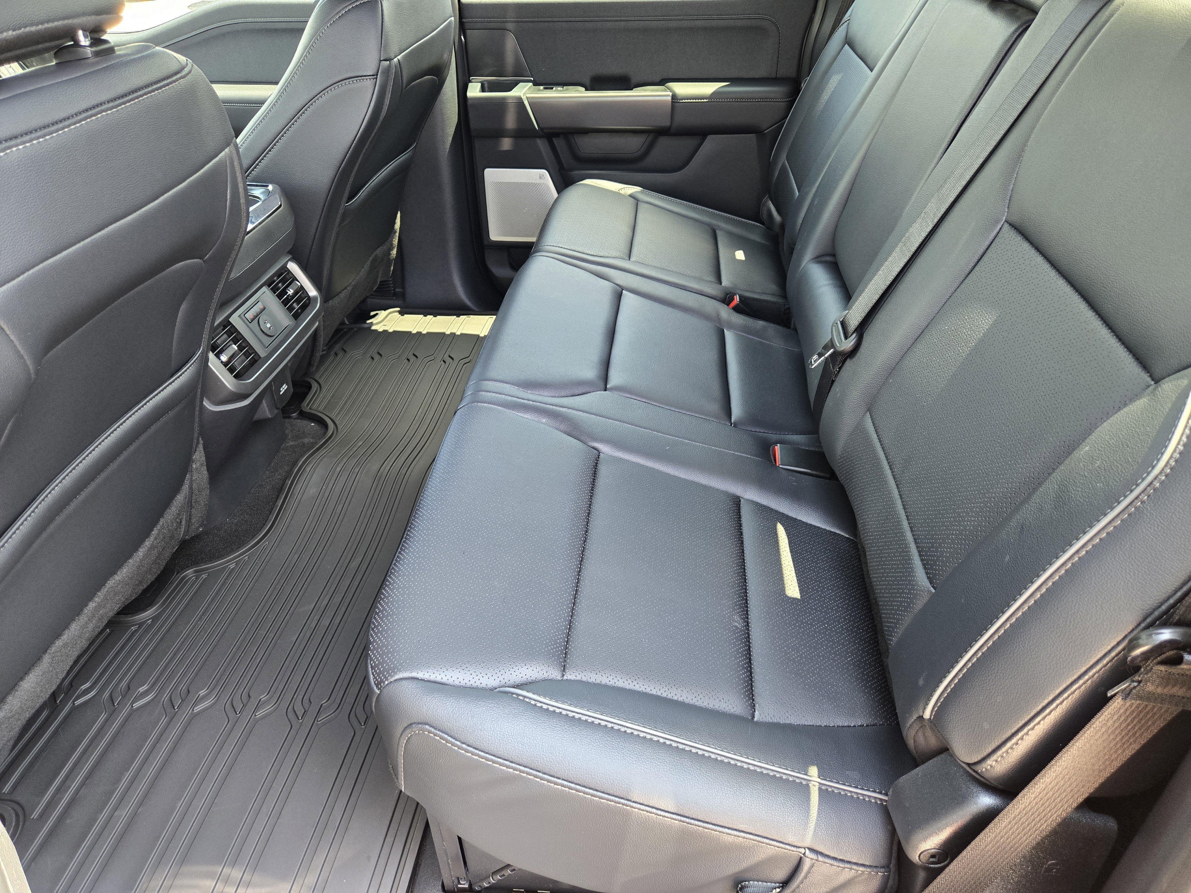 New 2026 Carbonized Gray Metallic Ford Lariat image 19