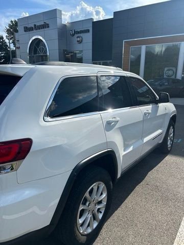 Used 2021 White Jeep Laredo E image 4