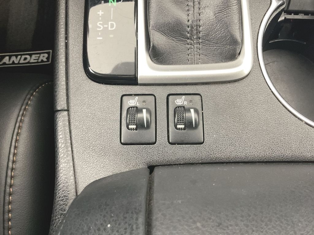 Used 2017 Silver Toyota XLE image 15