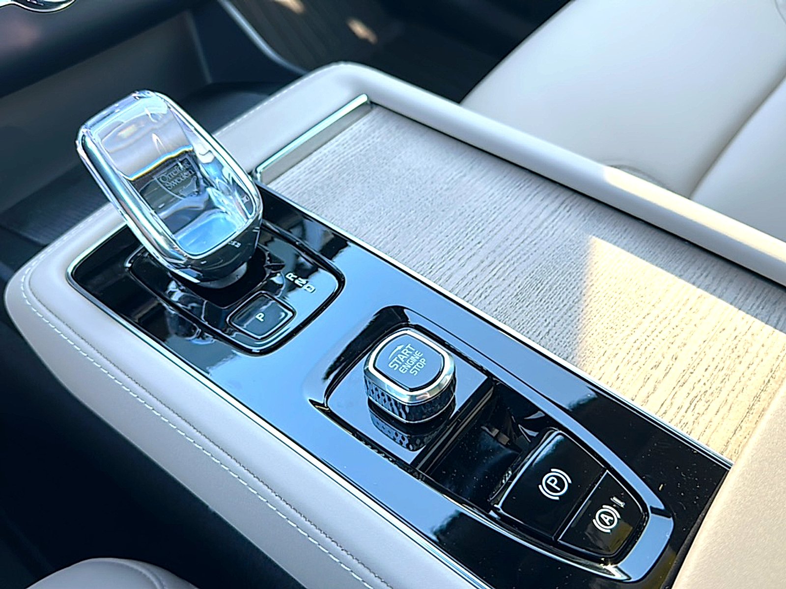 2025 Volvo XC90 Plus - Photo 25