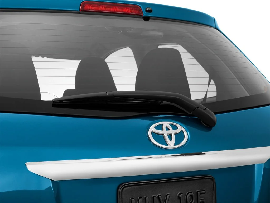 Used 2013 Blue Toyota LE image 40