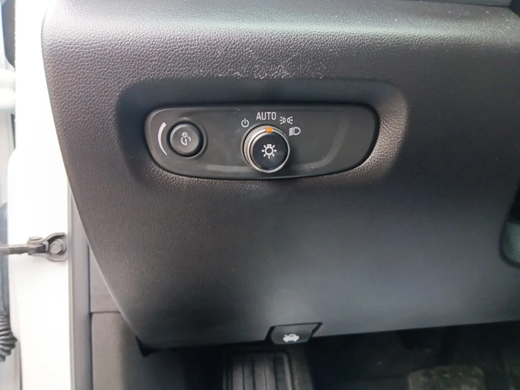 Used 2022 Summit White Chevrolet LT Leather image 15