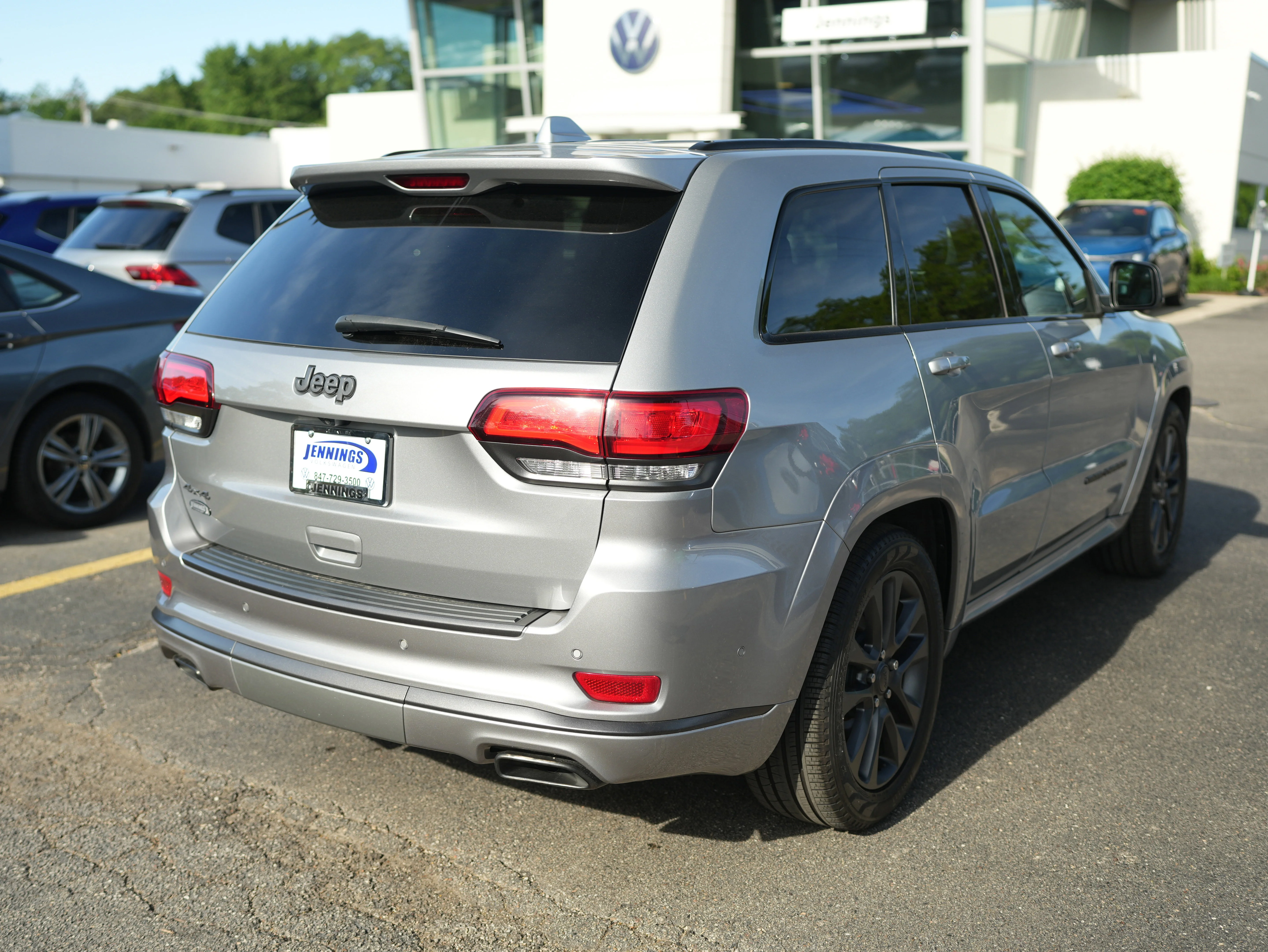 Used 2018 Billet Silver Metallic Clearcoat Jeep High Altitude image 8