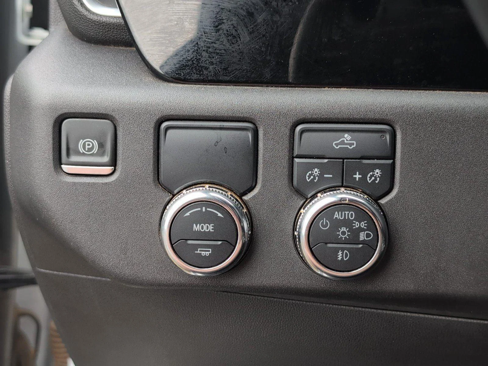 Used 2023 Summit White GMC Elevation image 30