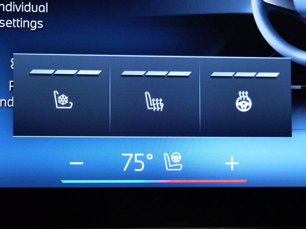 2025 BMW 7 Series 750e - Photo 45