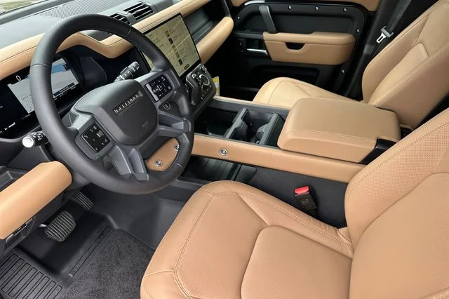 New 2026 Santorini Black Land Rover S image 9
