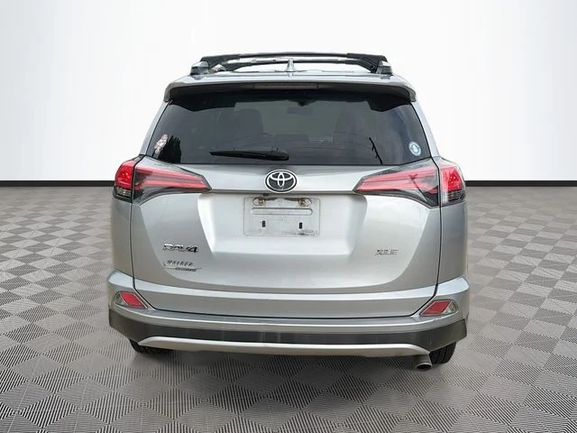 Used 2016 Silver Toyota XLE image 6