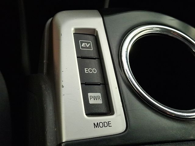 Used 2014 Silver Toyota Three image 28