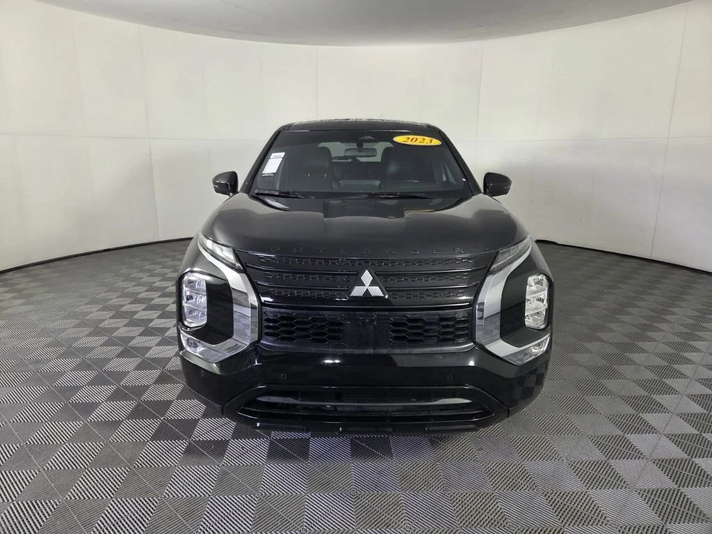 Used 2023 Black Mitsubishi SE Black Edition image 3
