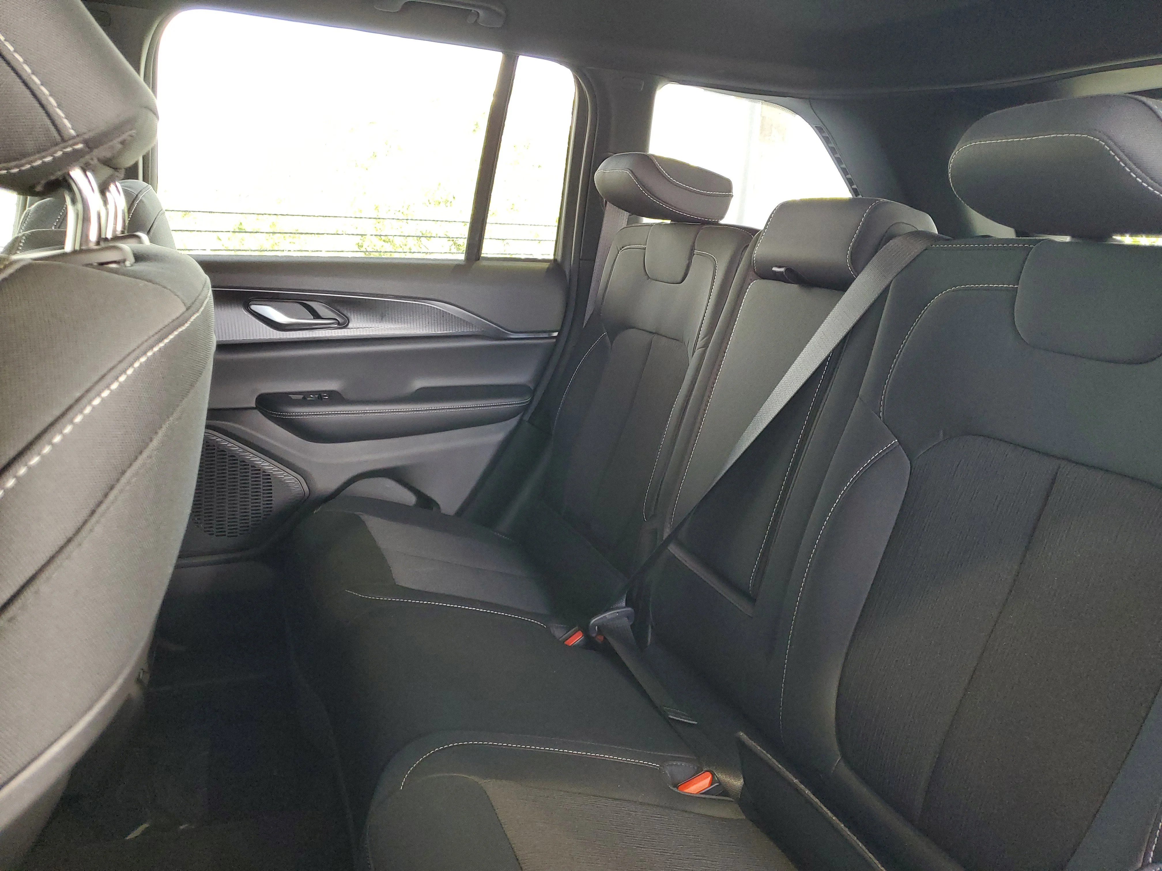 New 2026 Bright White Clear-Coat Exterior Paint Jeep Laredo image 7