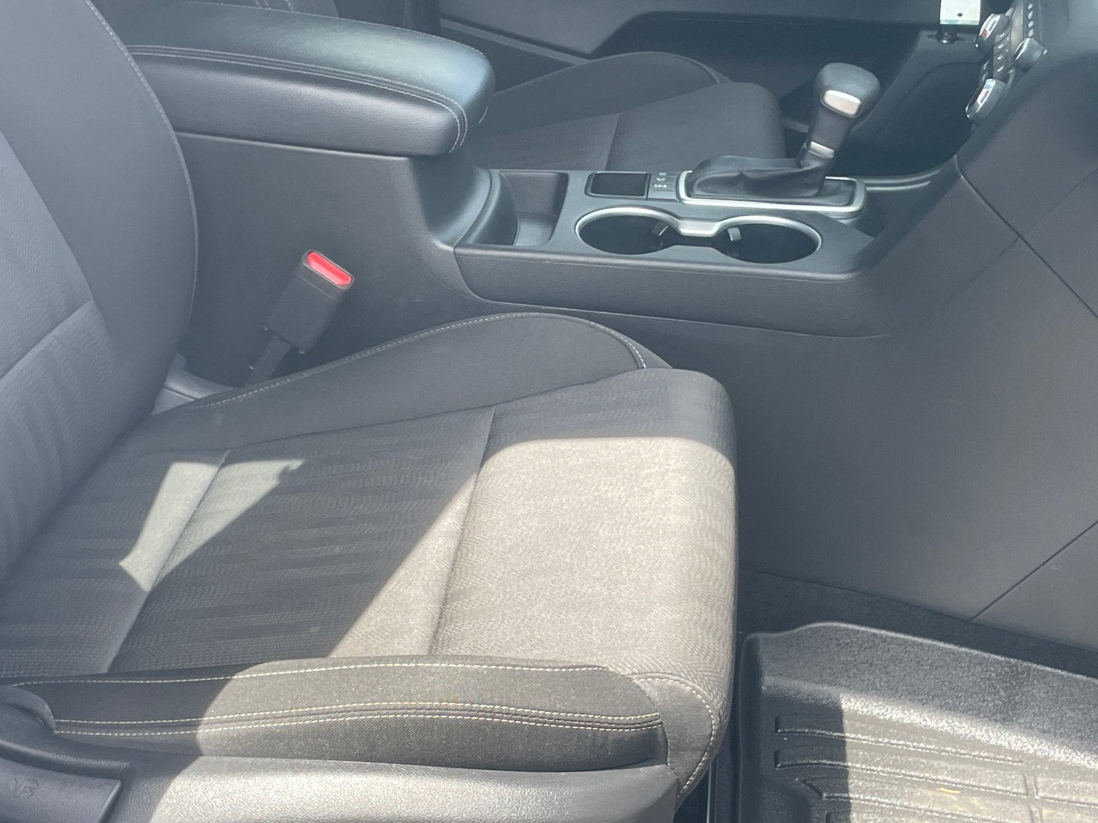 Used 2021 Snow White Pearl Kia LX image 11