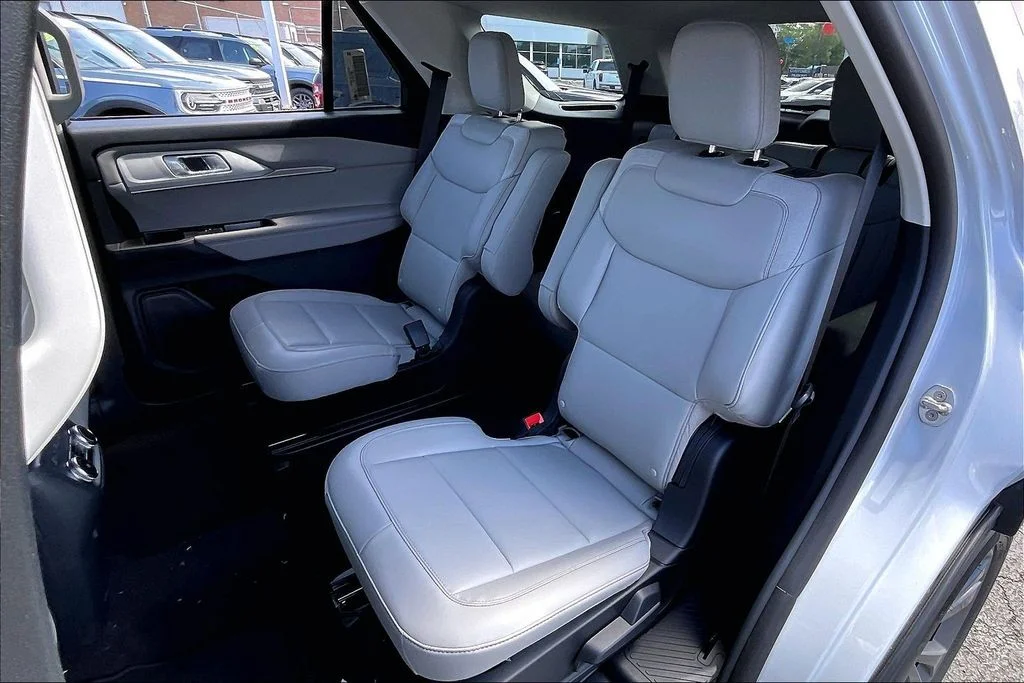 New 2026 Space White Metallic Ford Active image 25