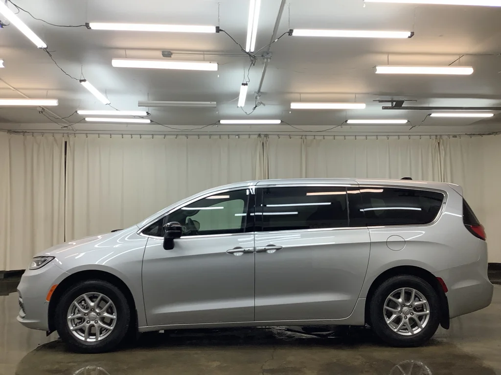 New 2026 Silver Mist Clear-Coat Exterior Paint Chrysler  image 10