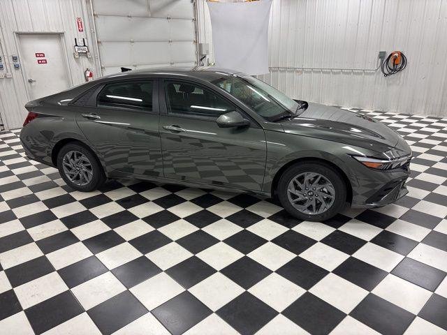 New 2026 Hyundai ELANTRA HYBRID Blue