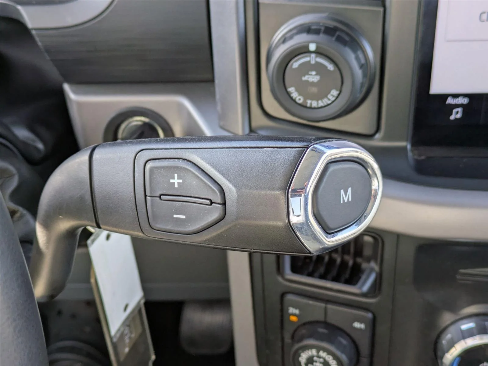 Used 2024 Agate Black Metallic Ford XLT image 25