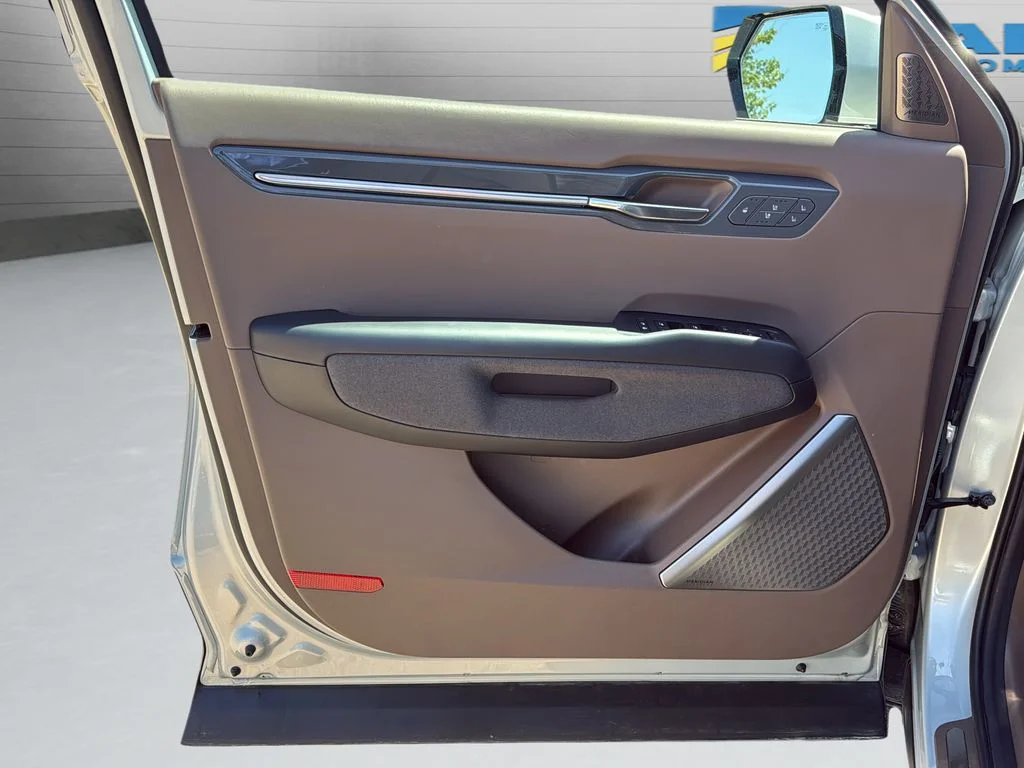 Used 2024 White Kia Land image 10