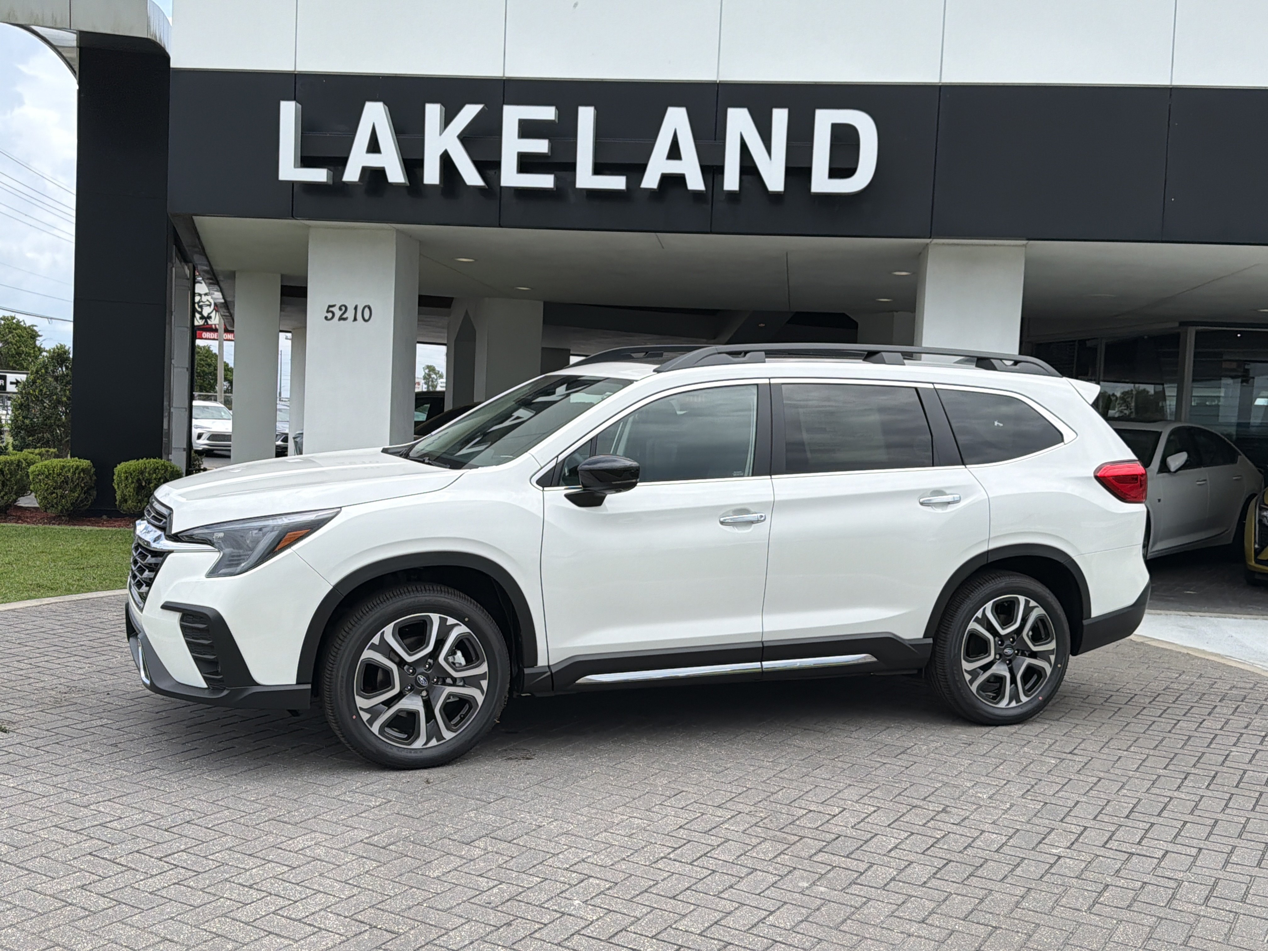 New 2026 CRYSTAL WHITE PEARL Subaru Touring 7-Passenger image 2
