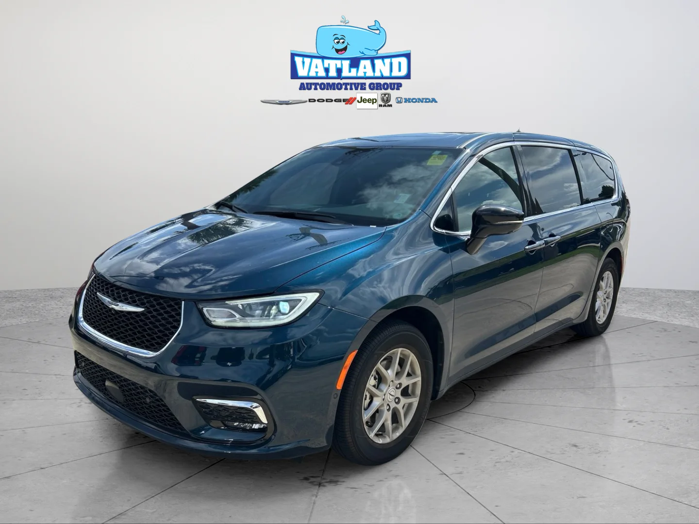 Used 2025 Blue Pearl Chrysler Select image 20