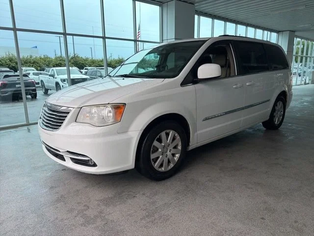 Used 2016 Bright White Clearcoat Chrysler Touring image 3