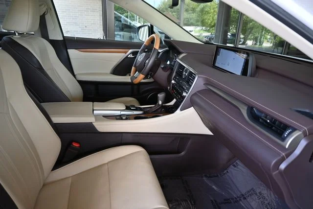 Used 2019 White Lexus 350 image 23