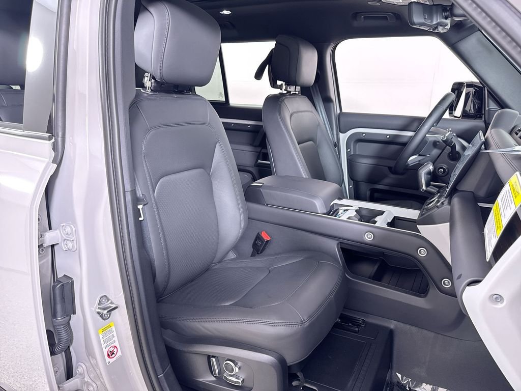 New 2026 BORASCO GRY MET Land Rover X-Dynamic SE image 23