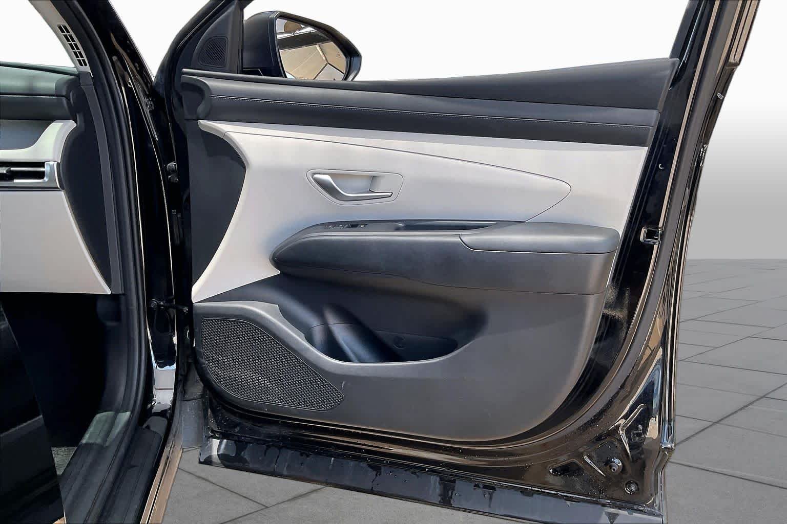 Used 2025 Phantom Black Hyundai SEL image 22