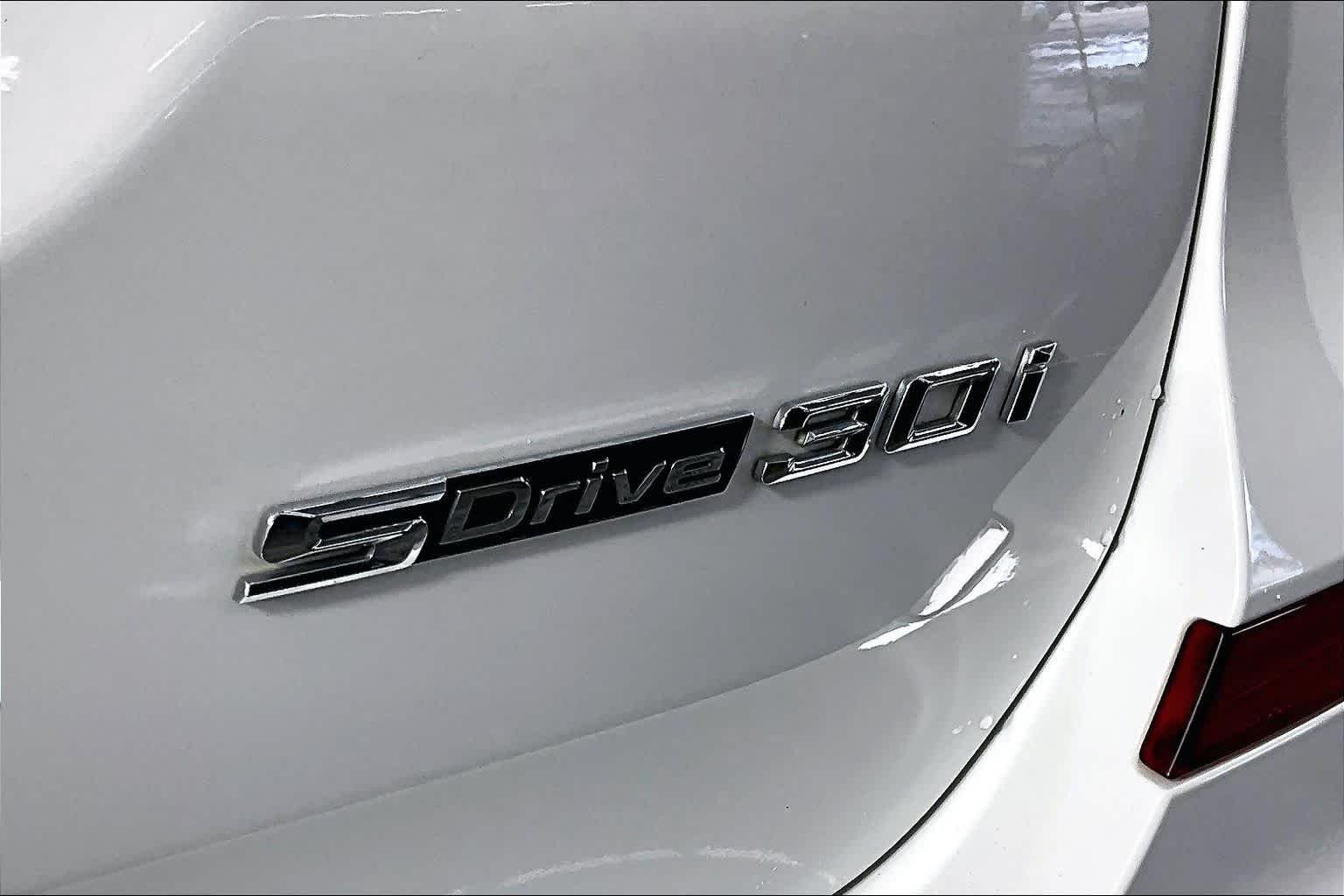 Used 2019 Alpine White BMW sDrive30i image 10