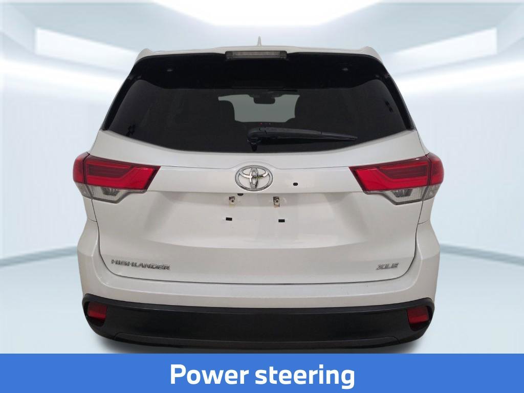 Used 2018 White Toyota XLE image 6