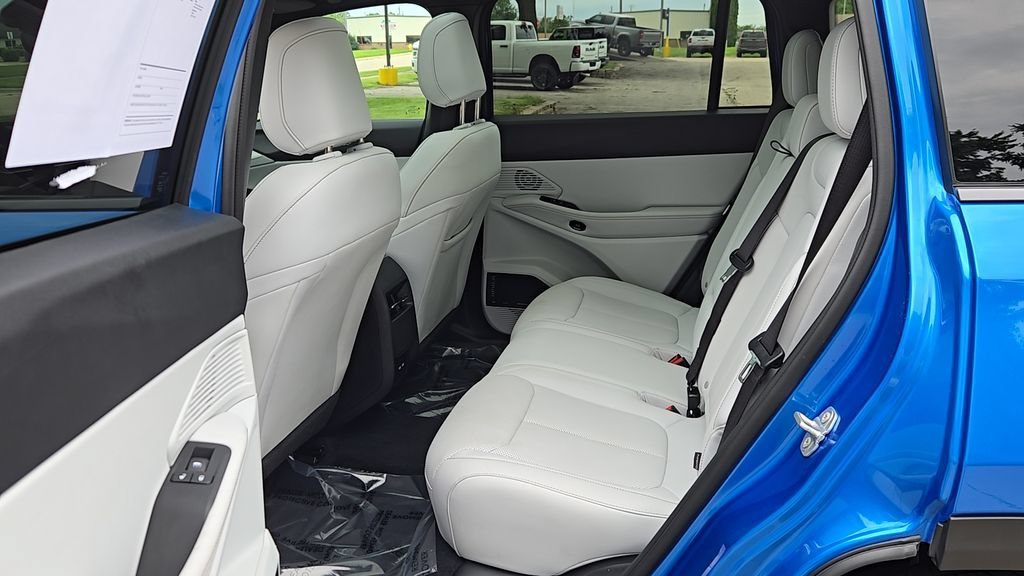 Used 2026 Hydro Blue Pearlcoat Jeep Limited image 27