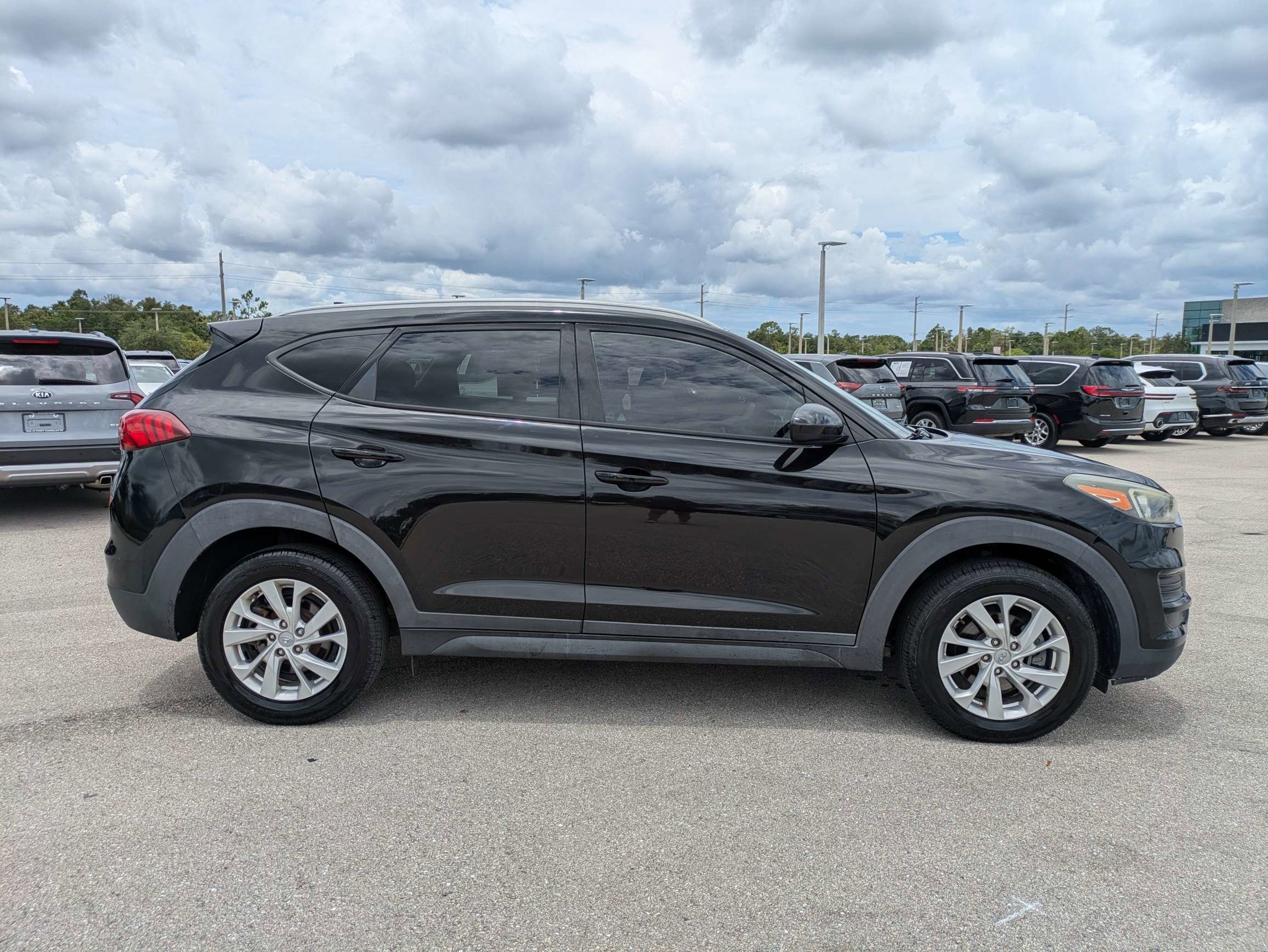 Used 2019 Black Noir Pearl Hyundai Value image 4