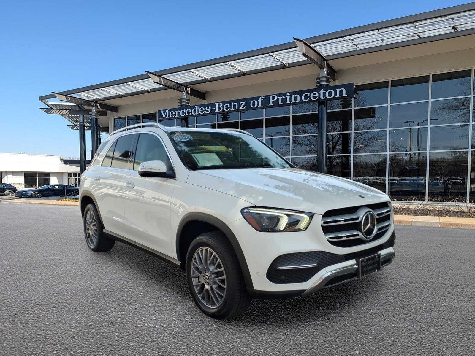 Certified Used 2022 Polar White Mercedes-Benz GLE 350 4MATIC® SUV image 1