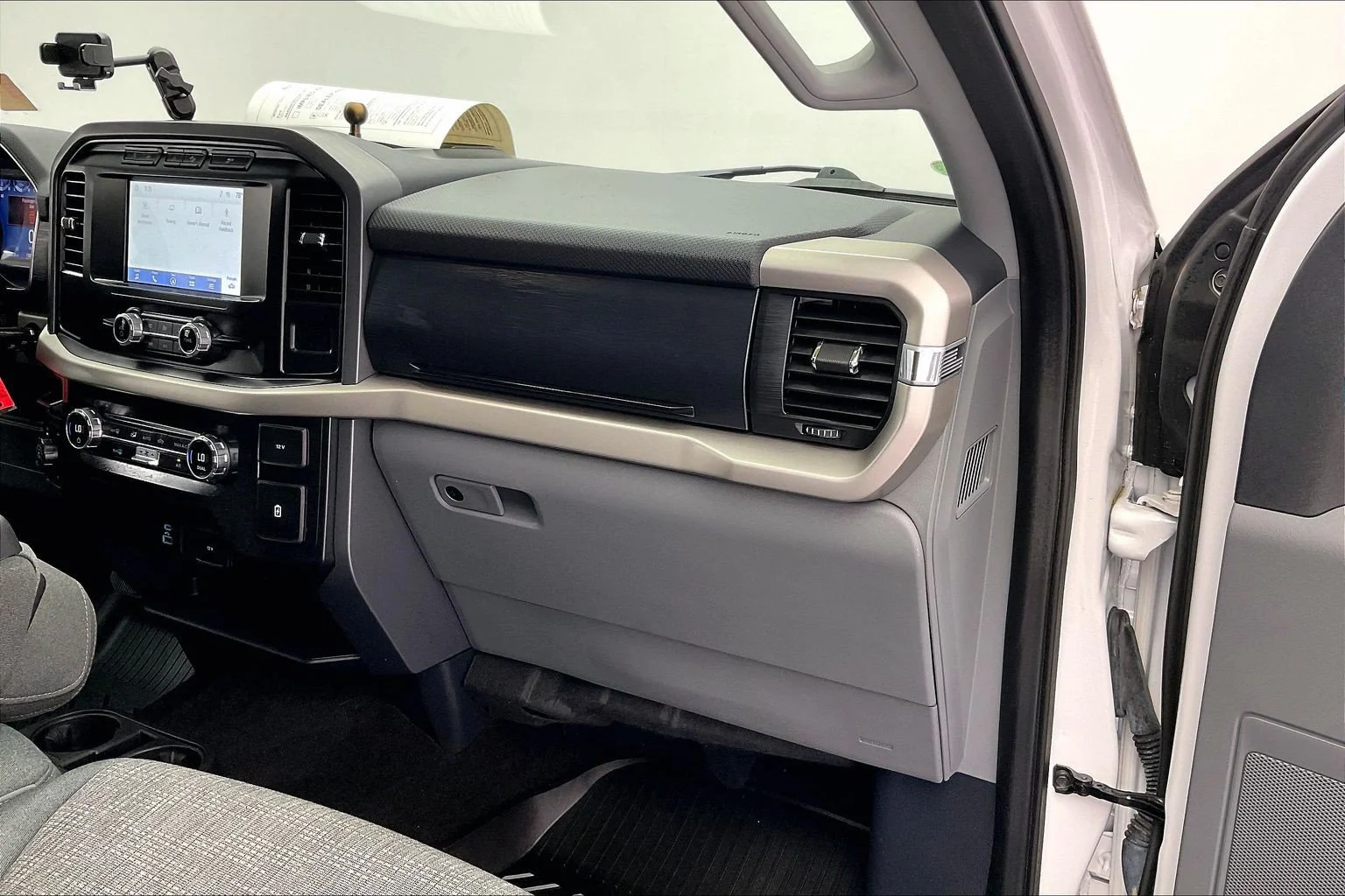 Used 2021 Oxford White Ford XLT image 16