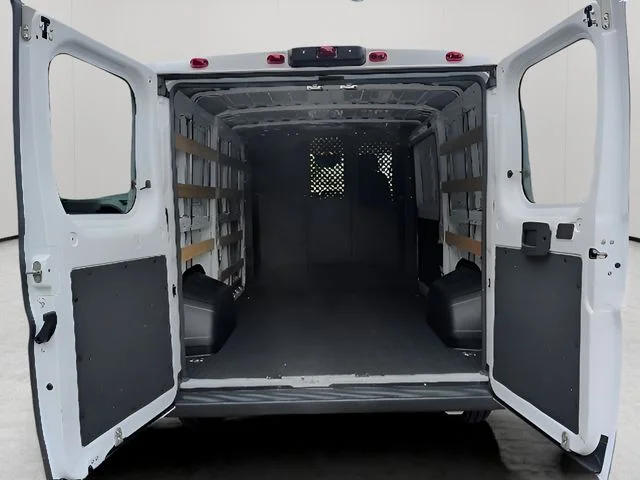 Used 2025 White Ram Base image 31