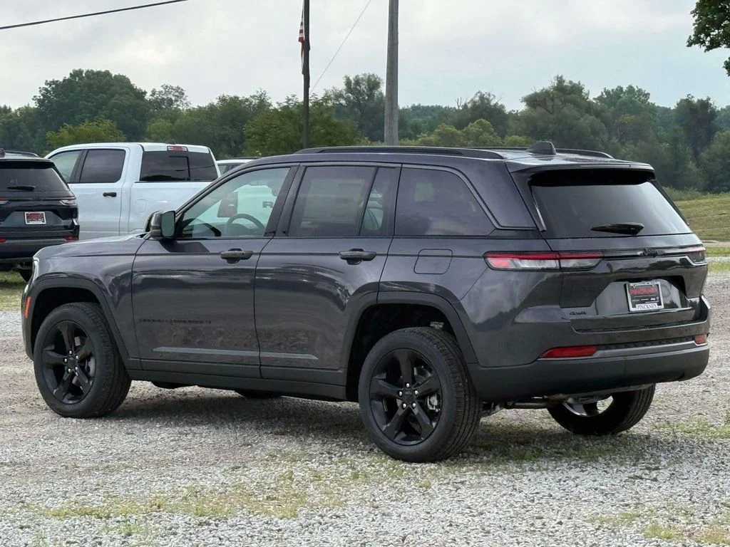 New 2026 Baltic Gray Metallic Clear-Coat Exterior Paint Jeep Limited image 8