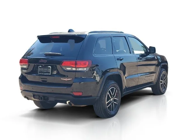 Used 2018 Diamond Black C Jeep Trailhawk image 7