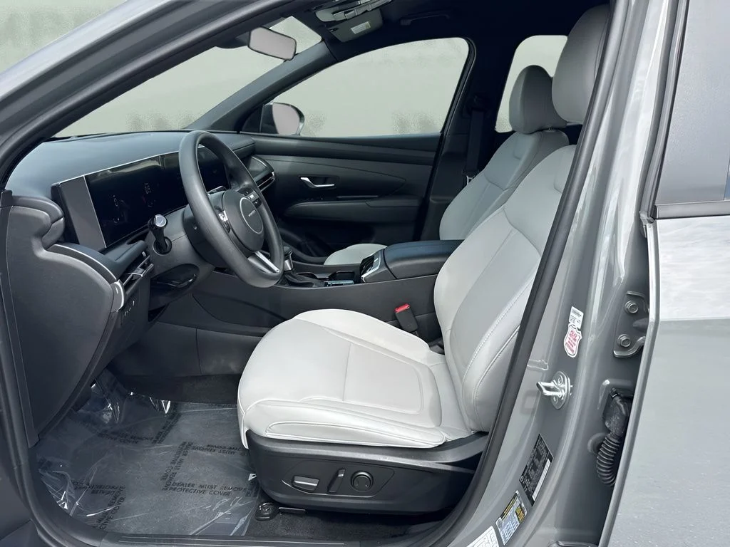 Used 2025 Gray Hyundai SEL image 9