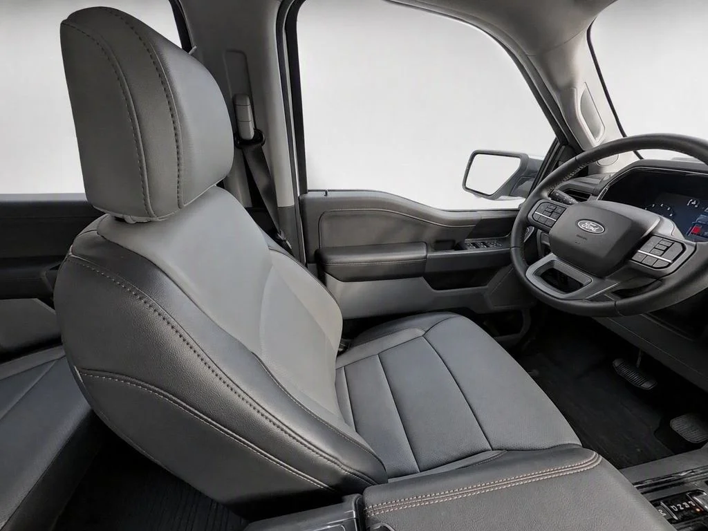 Used 2025 White Ford Lariat image 27