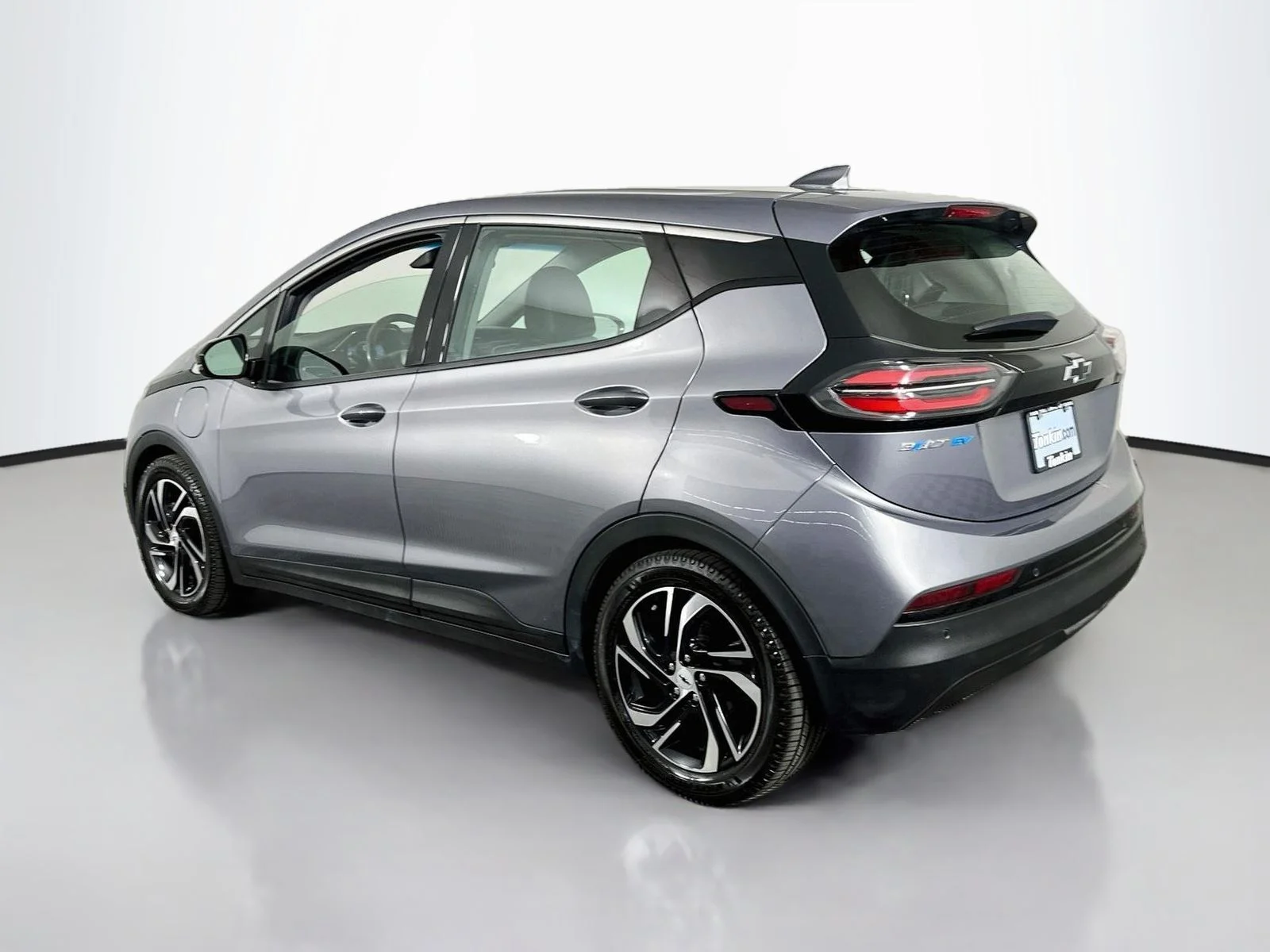 Used 2023 Gray Ghost Metallic Chevrolet 2LT image 6