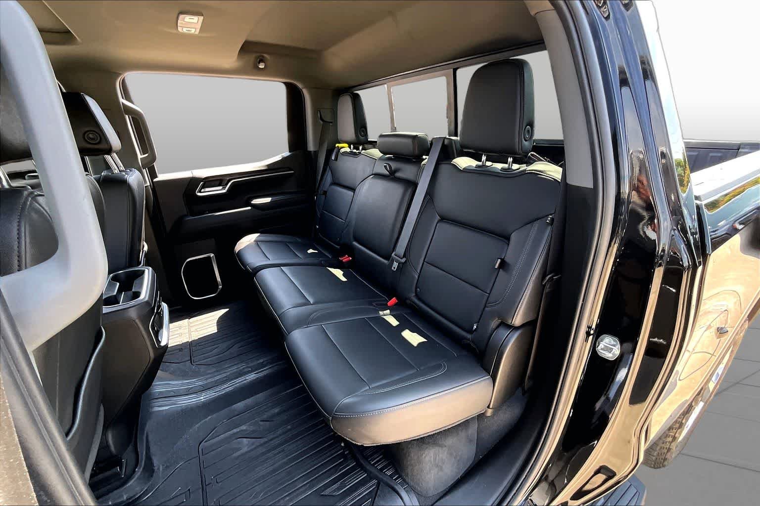 Used 2024 Onyx Black GMC SLT image 21