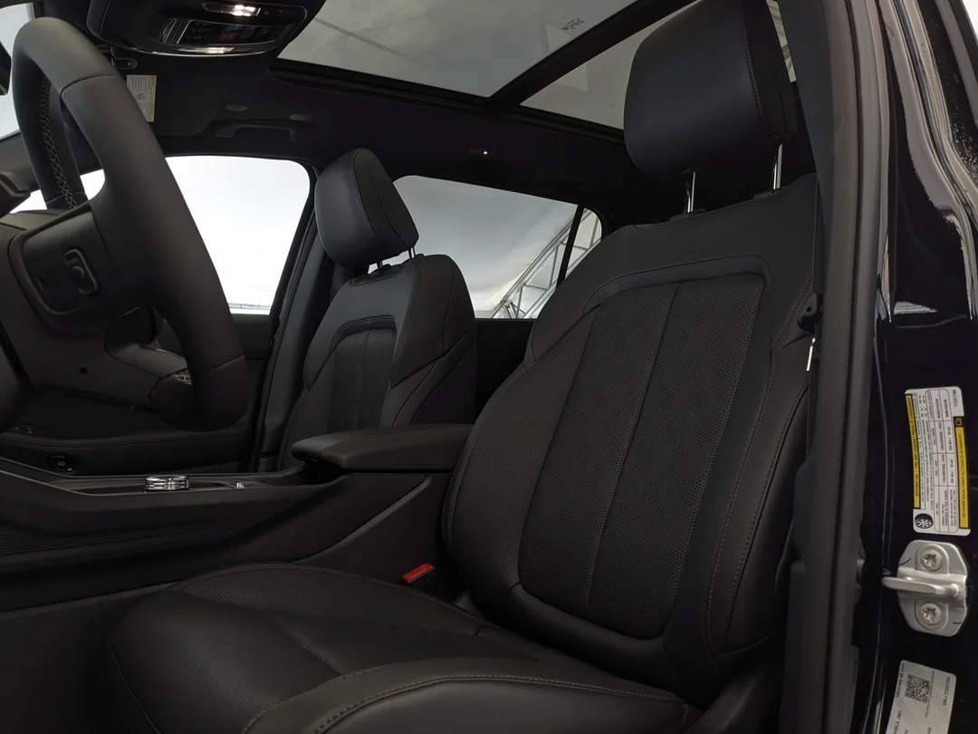 New 2026 Black Jeep Overland - - 4x4 - Surround View - Ventilated Seats - Remote Start & More! image 17