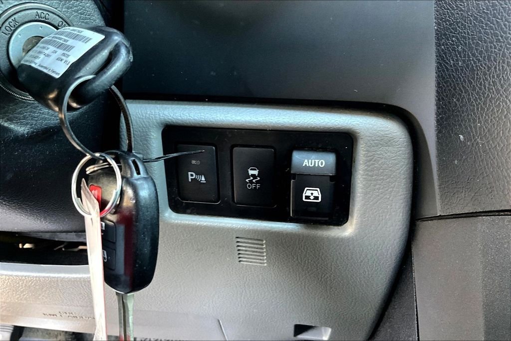 Used 2018 Silver Toyota SR5 image 15