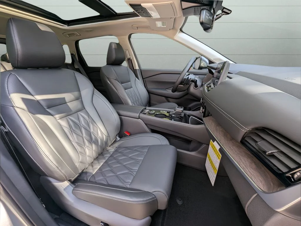 New 2026 Gray Nissan Platinum image 31