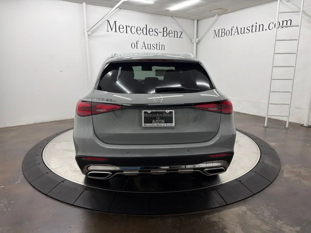 New 2027 White Mercedes-Benz GLC 300 image 6