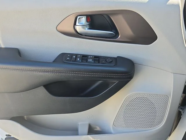 Certified Used 2018 White Chrysler Touring Plus image 18