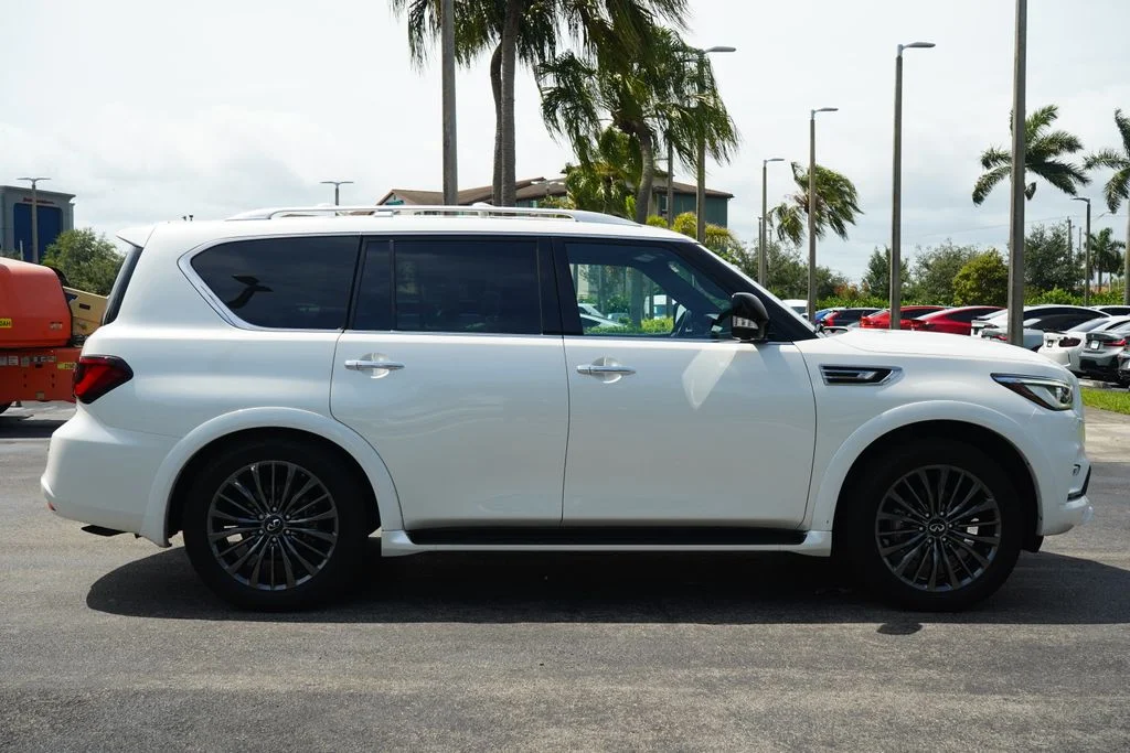 Used 2024 White INFINITI Sensory image 12